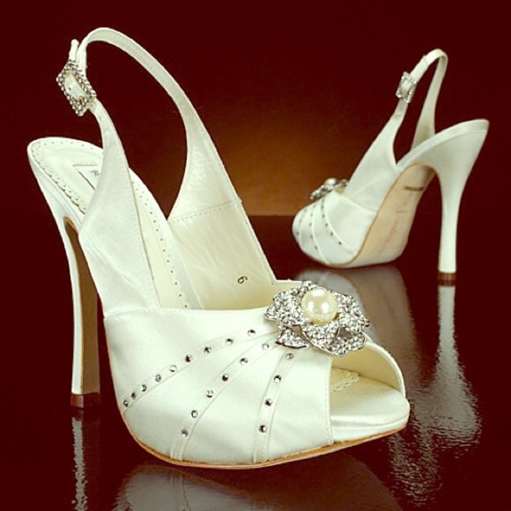 Benjamin Adams - DITA - White Silk. NEW.